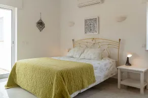16 Centeanes - Fabulous Location Just Short Walk t - Image 5