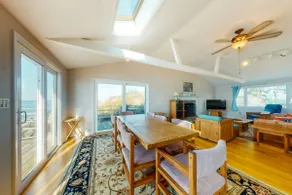Dog-Friendly Oceanfront Oasis with Stunning Views - Image 5
