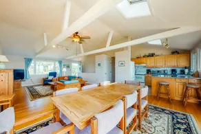 Dog-Friendly Oceanfront Oasis with Stunning Views - Image 4