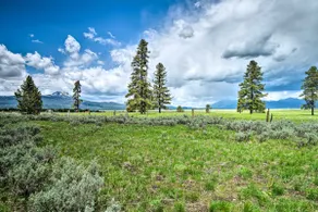 Outdoor Adventure Hub ~ 20 Miles to Yellowstone! - Image 3