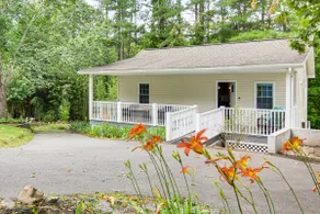 4 Mi to Main Street: Petite Weaverville Escape! - Image 2