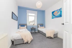 Stylish 2BR Flat in Motherwell/WiFi & Free Parking - Image 2