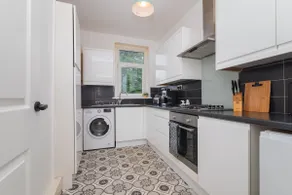 Stylish 2BR Flat in Motherwell/WiFi & Free Parking - Image 3
