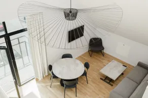 Modern loft w/ free parking & fast wifi - Image 2