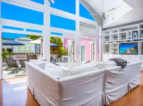 Rooftop Penthouse - Image 5
