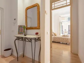 Bright apartment with views of the Cathedral - Image 4