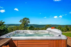 Lodge at OZK Ranch- Mountaintop with hot tub - Image 2