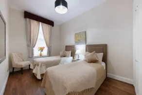 Mayfair 2 Bed 2 Bath · Sleeps 7 · Shepherd Market - Image 4