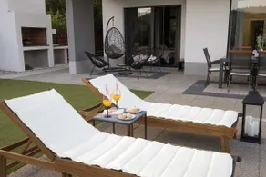 Holiday Home EB with Heated Pool - Image 5