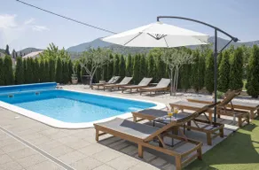 Holiday Home EB with Heated Pool - Image 2