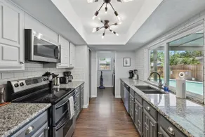 Modern & Chic 4BD,2BA - Pool, Hot Tub, BBQ Grill - Image 5
