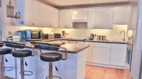 Harbourside Apartment - Image 5