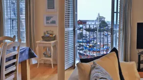 Harbourside Apartment - Image 2