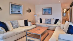 Harbourside Apartment - Image 4