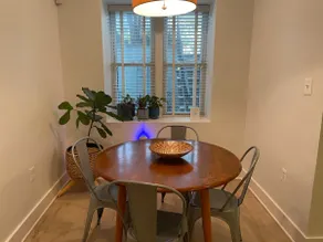 Luxe 2BD2BA Townhouse in Hip Area - Near Metro - Image 4