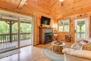 Smoky Mountain Log Cabin Close to Rafting - Image 5