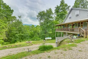 Smoky Mountain Log Cabin Close to Rafting - Image 2
