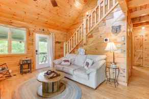 Smoky Mountain Log Cabin Close to Rafting - Image 3