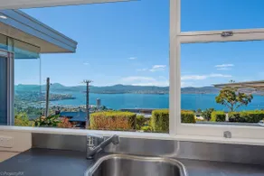 Birngana stylish spacious with stunning views - Image 2