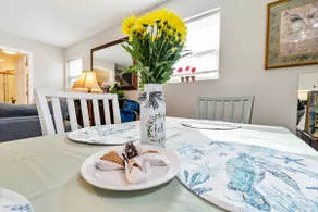 Beach Barn - 5min to Pcola Beach , Full Kitchen - Image 5