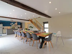 Spacious family house with sauna and garden - Image 2