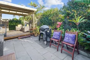 200m to beach, pet-friendly, tropical courtyard in Buddina - perfect for couples. - Image 3