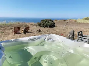 Oceanfront Whidbey Island Retreat Hot Tub Views - Image 5