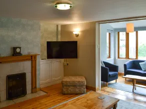 Cottage with garden | River view - Image 2