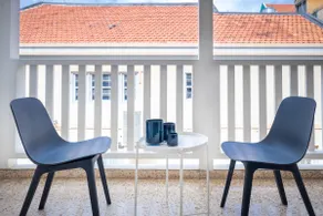Tropical City Escape with Balcony in Willemstad - Image 2