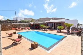 Beautiful Villa La Petit with Pool, Terrace, Garden and Wi-Fi - Image 3