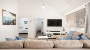 Little Kingsley Beach House - Image 2