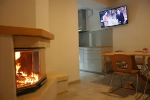 Three Bedroom RiverView Apartment with Balcony - Image 3