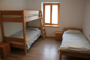 Three Bedroom RiverView Apartment with Balcony - Image 5
