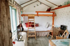 Comfort-Cabin-Private bathroom-Cherry Picke - Image 3
