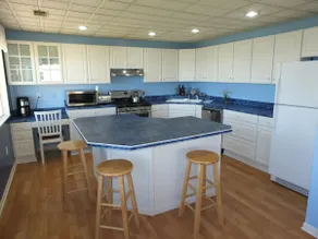 The Life Aquatic - Gorgeous Lakefront Home with Kayaks Included! - Image 5