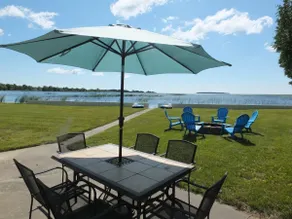 The Life Aquatic - Gorgeous Lakefront Home with Kayaks Included! - Image 2