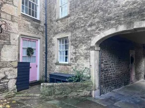 Charming Weaver's Cottage in Historic Frome - Image 3