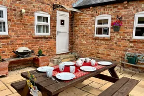 Starshinezzz 4 Bed Farmhouse in County Durham - Image 2