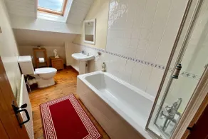 Starshinezzz 4 Bed Farmhouse in County Durham - Image 3