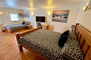 Starshinezzz 4 Bed Farmhouse in County Durham - Image 4