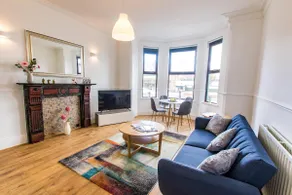 One Bedroom Luxe Apartment - FREE Parking + Wi-Fi - Image 2