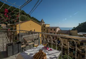 Liersena Sea View Mini Villa with AC - Image 2