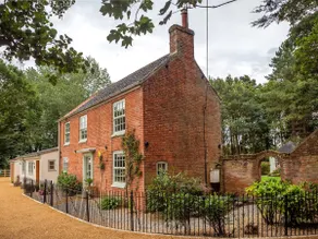 Broad House  - sleeps 8 guests  in 4 bedrooms - Image 3