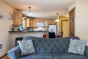 Adorable Mercer Lake Area Cottage with HOT TUB! Pet Friendly, Walk to Mercer Lake. - Image 4