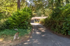 Adorable Mercer Lake Area Cottage with HOT TUB! Pet Friendly, Walk to Mercer Lake. - Image 3