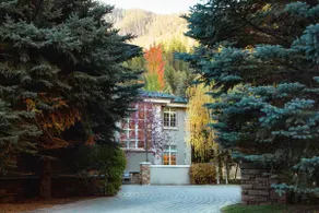 Luxury Warm Springs River Home - Image 2