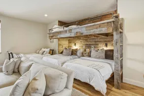 Luxury Warm Springs River Home - Image 5