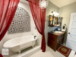 Crimson · Bama B&B - Crimson Suite - Image 4