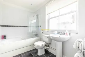 2 BED/2 BATH & FREE PARKING! ❤ CENTRAL WINDSOR ❤ - Image 2