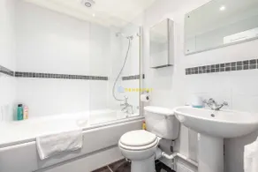 2 BED/2 BATH & FREE PARKING! ❤ CENTRAL WINDSOR ❤ - Image 3